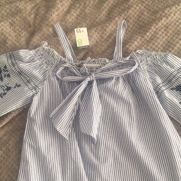 Off the shoulder top. - Picture 4 of 8